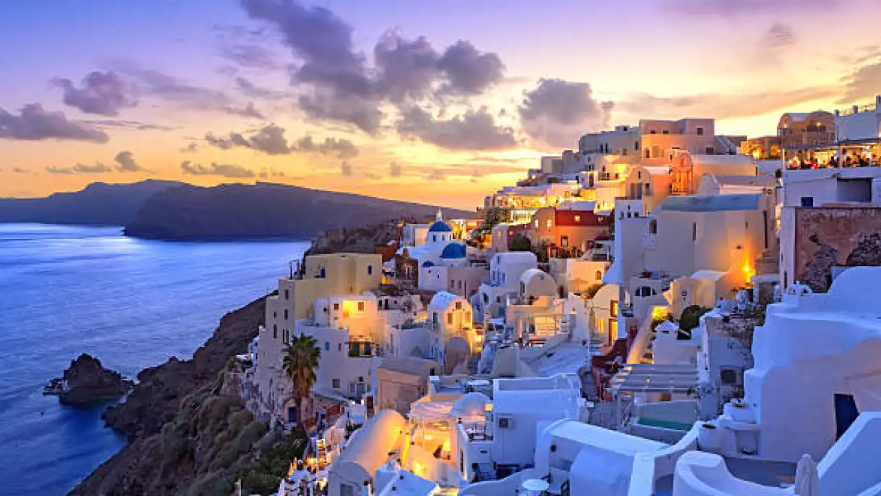 Santorini na Grecia, um dos melhores destinos para casais