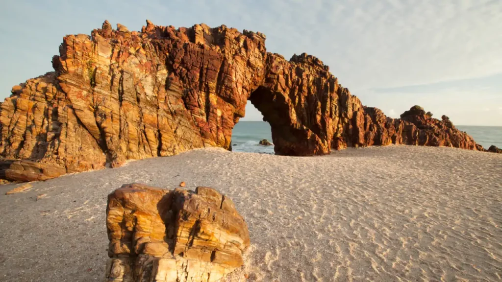 Foto da famosa Pedra Furada de Jericoacoara