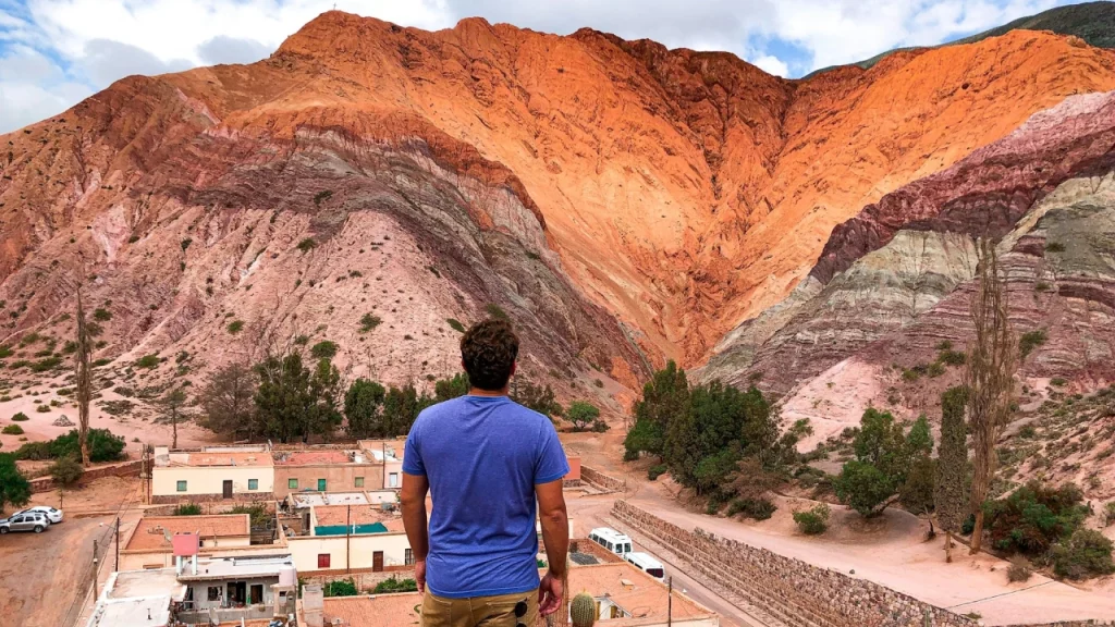 O vibrante Cerro de los Siete Colores em Purmamarca.