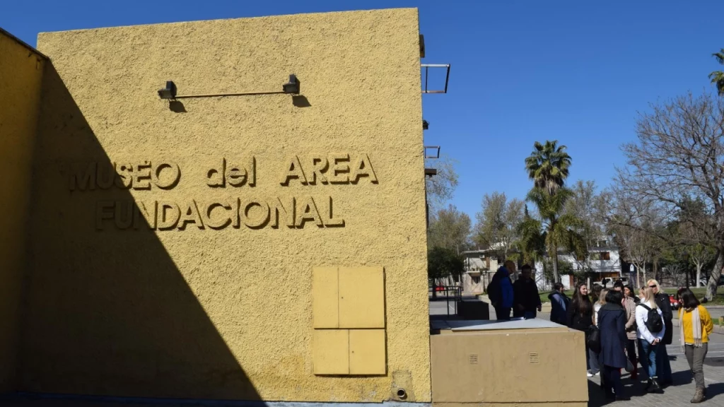 Fachada do Museo del Área Fundacional em Mendoza.