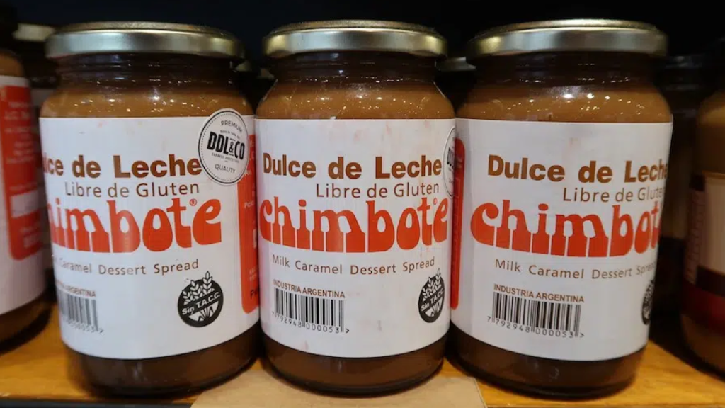 Potes de doce de leite argentino da marca Chimbote, lembrancinha típica de Bariloche.