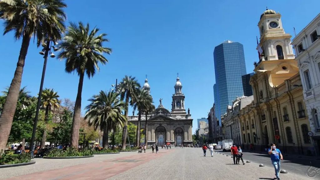 Plaza de Armas em Santiago do Chile em um dia ensolarado de primavera