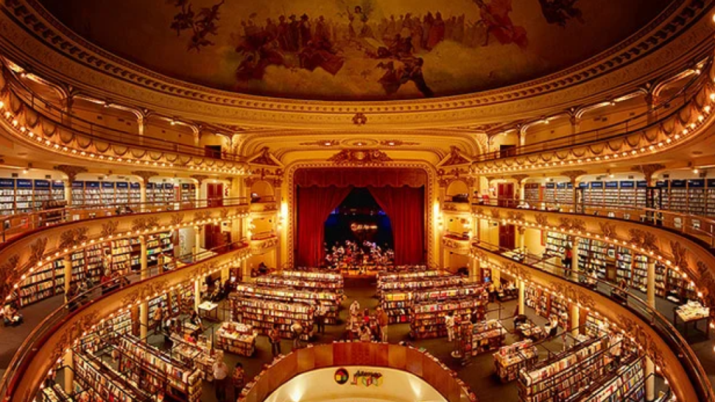 Interior da livraria El Ateneo Grand Splendid em Buenos Aires.